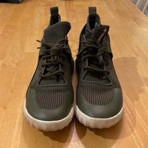 Adidas Tubular - 9.5